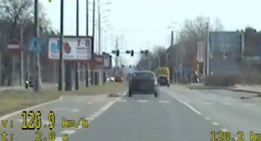Policjanci z wideorejestratorami czyhają na wylotówce na Toruń [WIDEO]