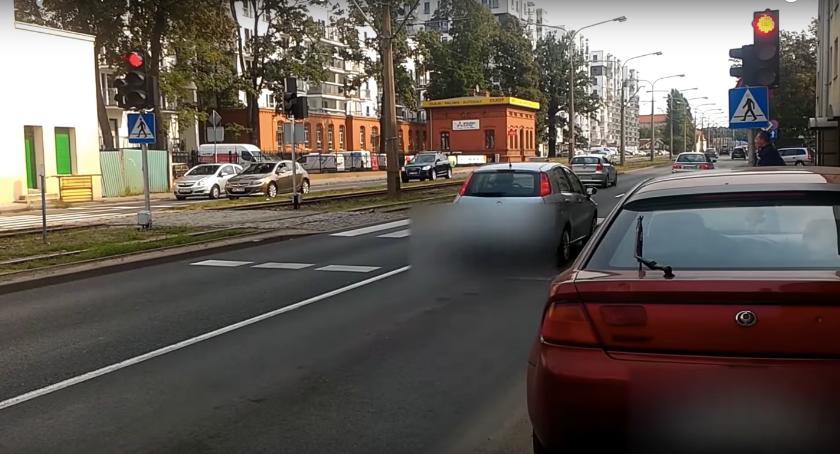 Tak toruńscy kierowcy lekceważą czerwone światło [WIDEO]