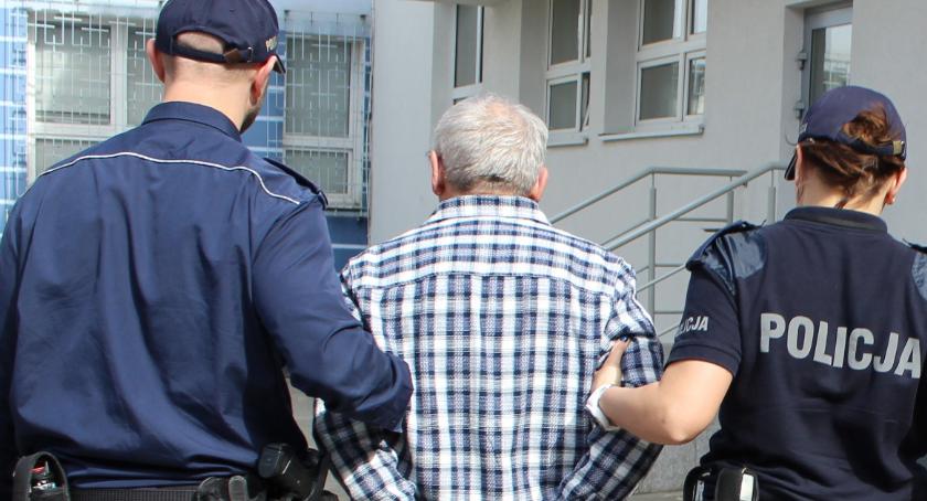 71-letni zboczeniec zatrzymany, ale policja apeluje do mieszkańców Torunia [FOTO, WIDEO]