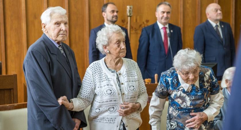 Sejmik województwa uhonorował stulatków [FOTO]