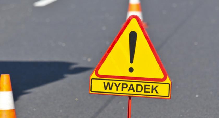 Przechylona naczepa na moście drogowym. Są utrudnienia! [PILNE]