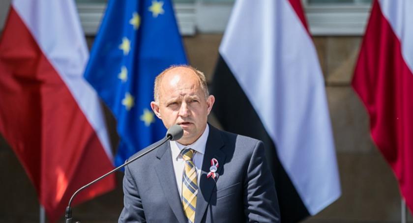 Sesja sejmiku na placu Teatralnym. Wyjątkowe obchody przed Urzędem Marszałkowskim [FOTO]