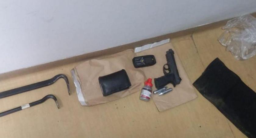 Blokada dróg po napadzie. Groźny przestępca zatrzymany przez policję [FOTO]
