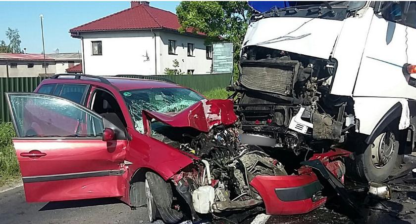 Groźny wypadek dwóch ciężarówek i dwóch osobówek pod Toruniem [FOTO]