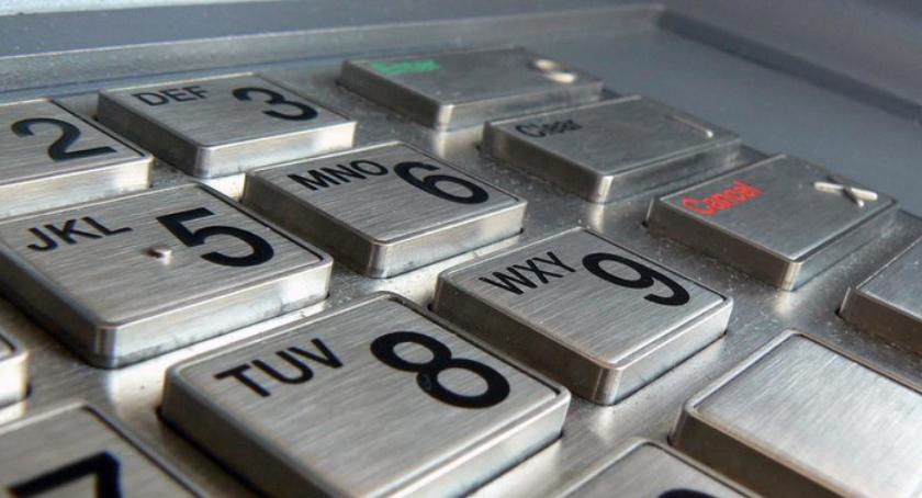 Kolejne próby włamań do bankomatów. Apel policji