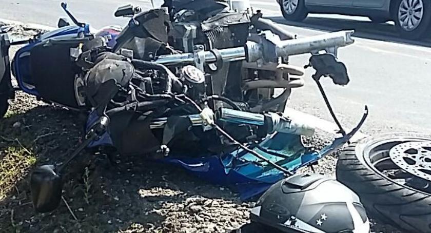 Wypadek z udziałem motocyklisty. Jedna osoba trafiła do szpitala [FOTO]