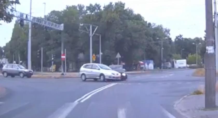 Kolizja dwóch samochodów osobowych na ulicy Grudziądzkiej [WIDEO]