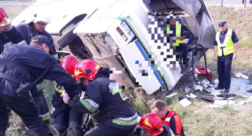 Tragiczny wypadek autokaru na DK 91. Nie żyją dwie osoby [FOTO]
