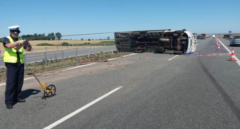 Wypadek na autostradzie. Dwie osoby trafiły do szpitala [FOTO]