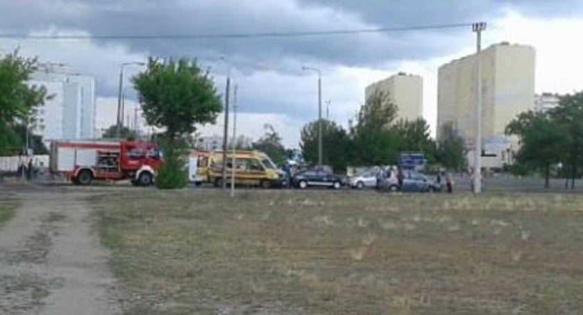 Wypadek na os. Na Skarpie. Mnóstwo gapiów, brak reakcji... [WIDEO]