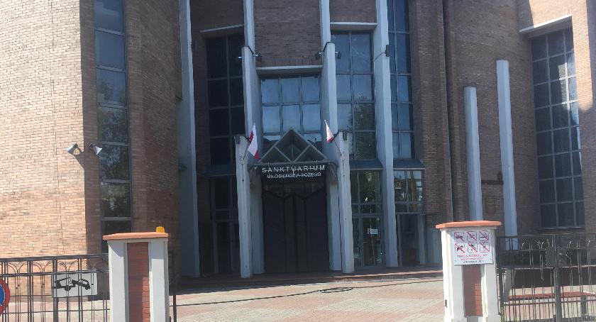 Przy toruńskim kościele odsłonięto Tryptyk Zbrodni Wołyńskiej [FOTO]