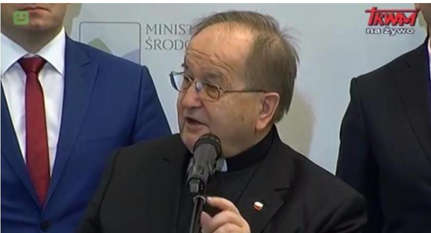Poseł Brejza ujawnia kolejne dokumenty. Rząd wydał majątek na reklamę u ojca Rydzyka [LISTA]