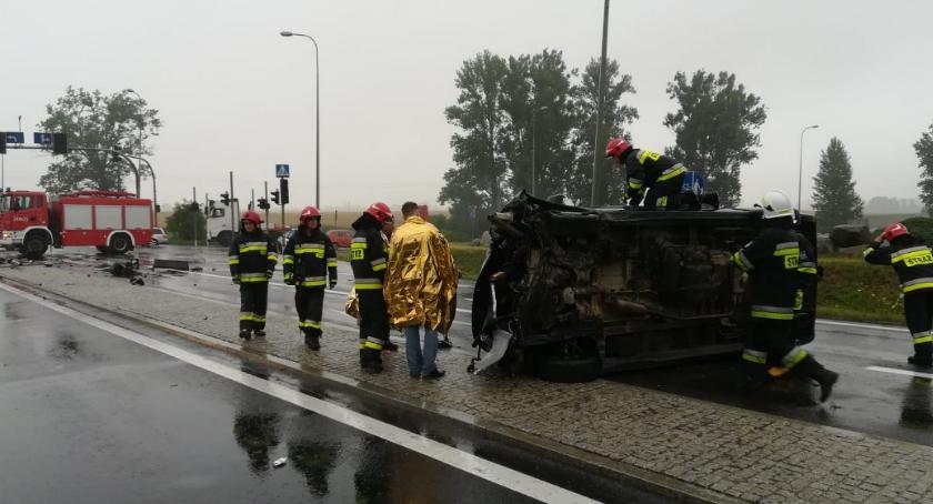 Bardzo groźna kolizja pod Toruniem z udziałem dwóch samochodów osobowych [FOTO]