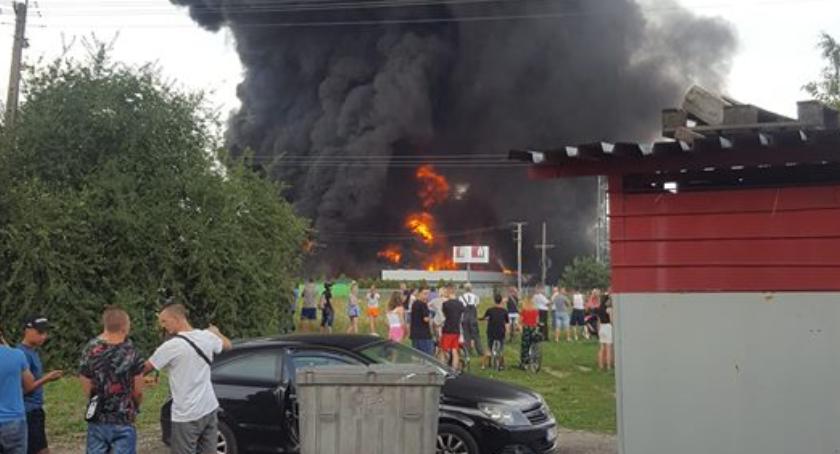 Duży pożar pod Toruniem. Trwa akcja, są utrudnienia! [FOTO]