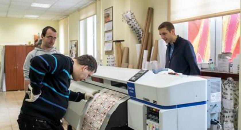 „Zakup społeczny”. Warto szukać produktów i usług z tym certyfikatem