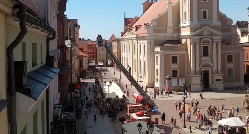 Popołudniowa akcja strażaków w centrum Torunia. Co tam się wydarzyło? [FOTO]
