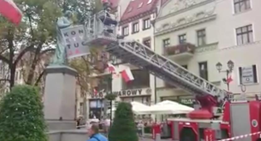 Na manifestacji KOD-u w Toruniu interweniowała Straż Pożarna