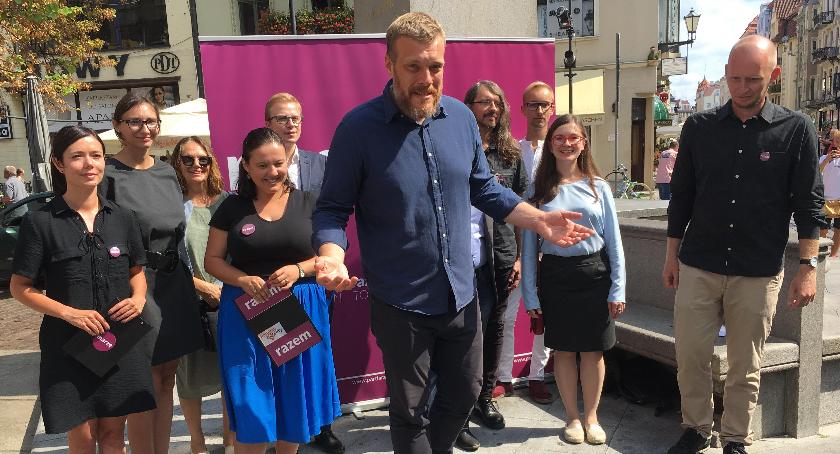 Adrian Zandberg: W Toruniu obserwujemy patologiczny zrost władzy publicznej i kościoła [FOTO]