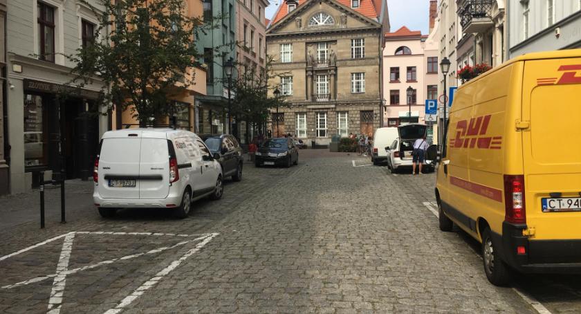 Młody mężczyzna okradł dwa sklepy jubilerskie w Toruniu