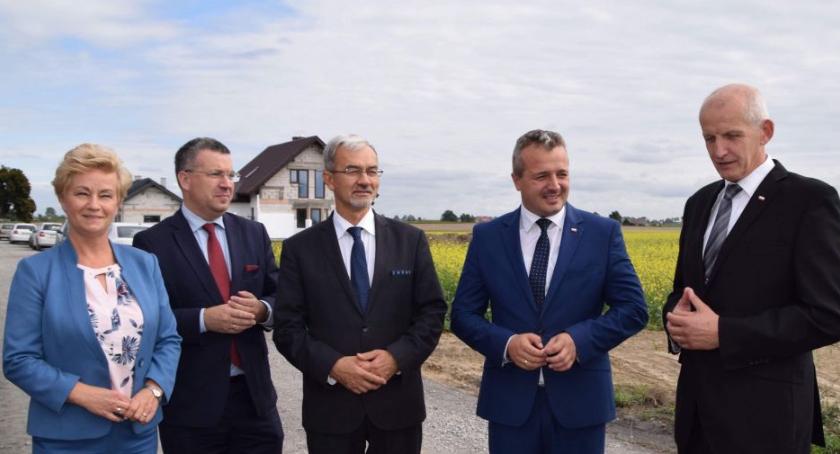 Minister rządu Mateusza Morawieckiego odwiedził gminę pod Toruniem. Chodzi o ważną inwestycję [FOTO]