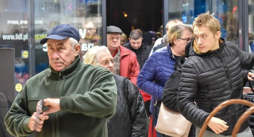 W Toruniu otwarto nowy supermarket. Tak było na otwarciu [FOTO]
