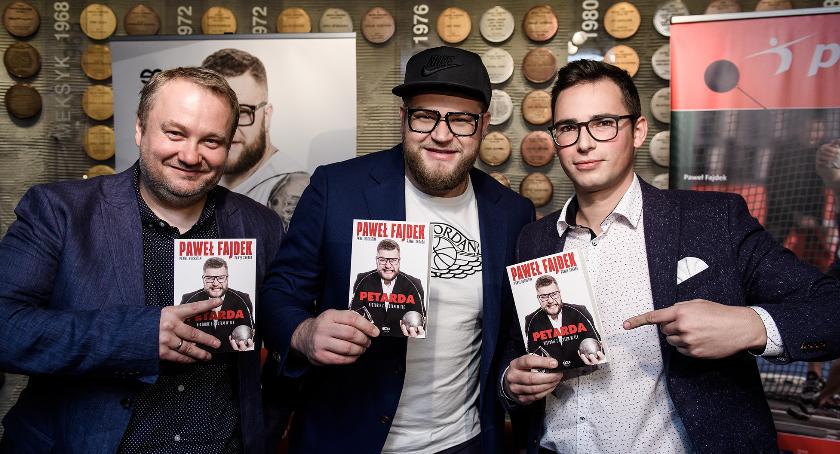 Torunianin napisał książkę o znanym polskim sportowcu [FOTO]