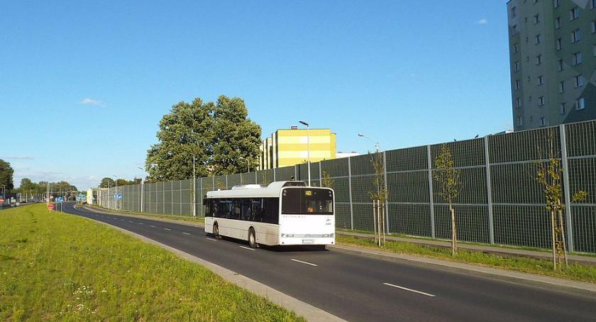 Dlaczego przy Średnicówce zbudowano parking, który stwarza niebezpieczeństwo? [LIST]