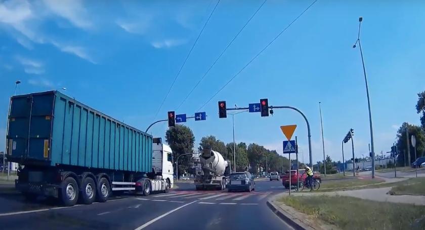 Tak kierowcy stwarzają niebezpieczeństwo na toruńskich drogach [WIDEO]