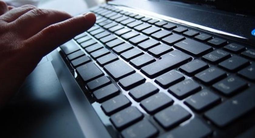 Prokuratura interweniuje ws. schizofrenika z Torunia, który udostępniał dziecięce porno