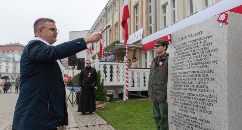 W Toruniu odsłonięto tablicę z okazji setnej rocznicy odzyskania niepodległości [FOTO]