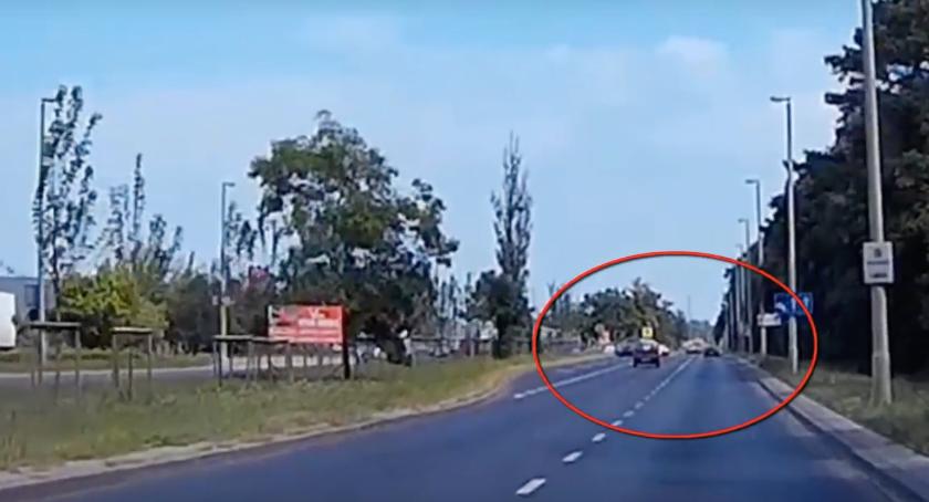 Kierowca złamał przepisy w Toruniu, ale daleko nie zajechał... [WIDEO]