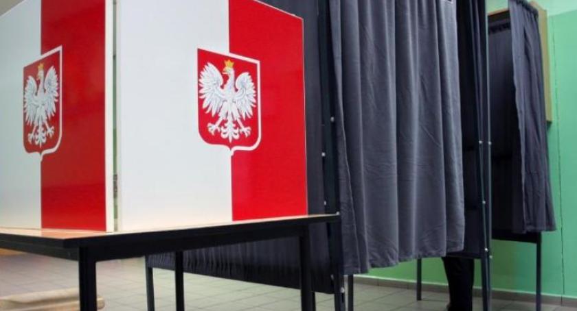 Wybory do rady powiatu. Dlaczego wygrywają komitety z mniejszą liczbą głosów?