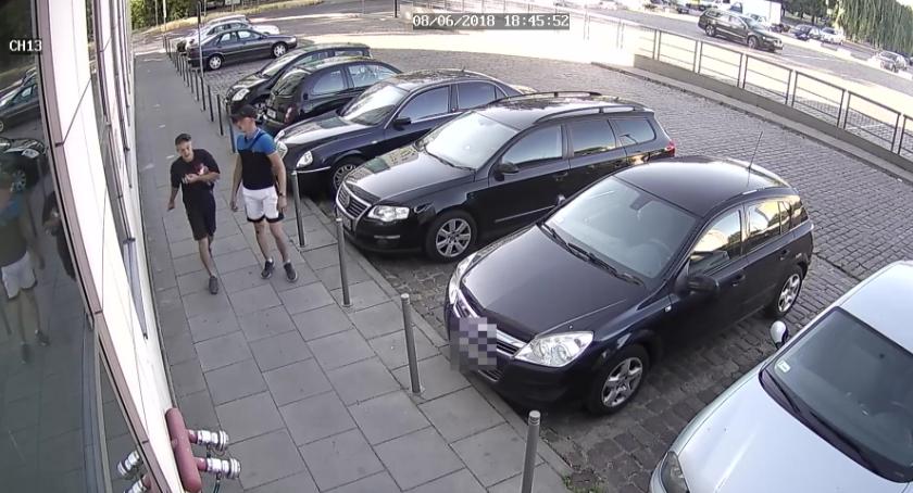 Rozbójnicy pobili i okradli mężczyznę. Rozpoznajesz ich? [FOTO]