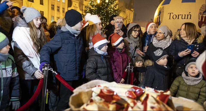 Torunianie spotkali się na miejskiej wigilii na Rynku Nowomiejskim [FOTO]