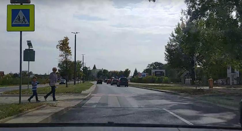Tak jeżdżą kierowcy przez feralne przejście dla pieszych przy ul. Grudziądzkiej [WIDEO]