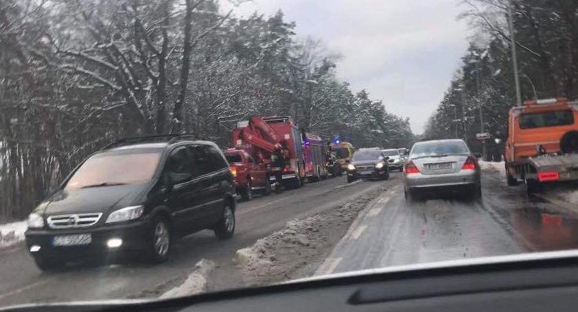 Dachowanie dwóch aut. Niebezpiecznie na Szosie Bydgoskiej [FOTO]