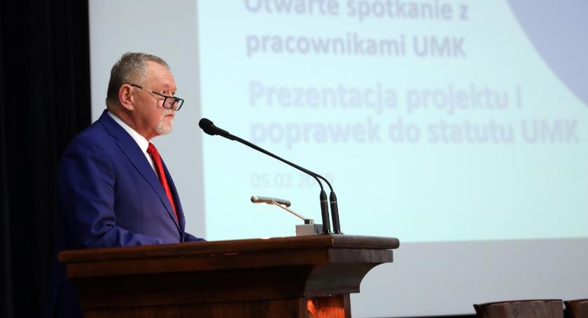 UMK zaprezentował nowy projekt statutu uczelni. Które toruńskie wydziały zostaną zlikwidowane?