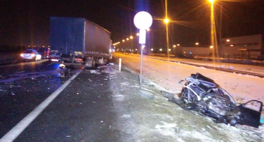 Tragedia pod Toruniem. Auto było całkowicie zmiażdżone... [FOTO]