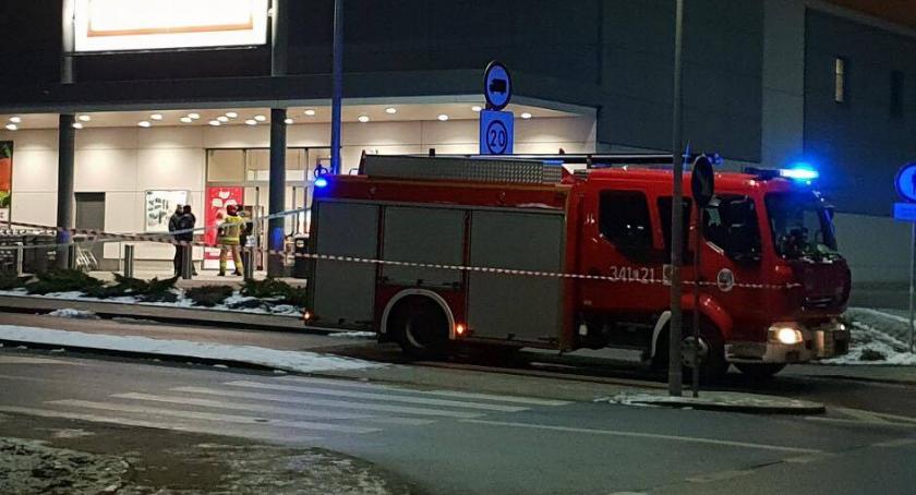 Seria alarmów bombowych. Kierownicy sklepów otrzymają zakaz ewakuacji klientów?