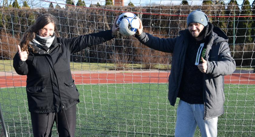 Futbol zmienił ich życie. Reprezentacja Polski zagra pod Toruniem