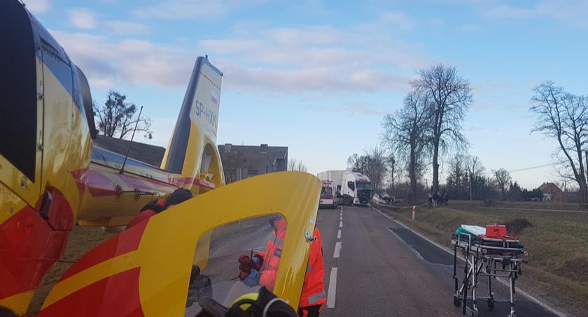 Tragiczny wypadek na drodze Toruń - Brodnica. Autem podróżowały młode osoby [FOTO]