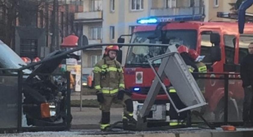 Samochód wjechał w przystanek MZK [PILNE]