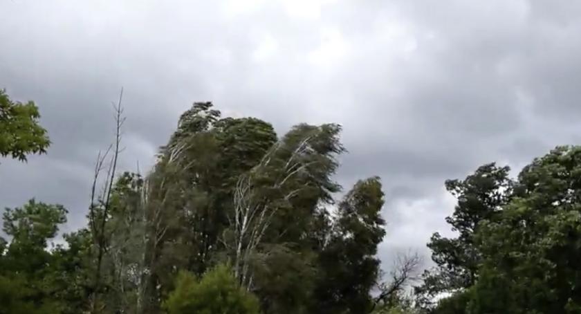 Służby meteo ostrzegają. Za oknami będzie niespokojnie!