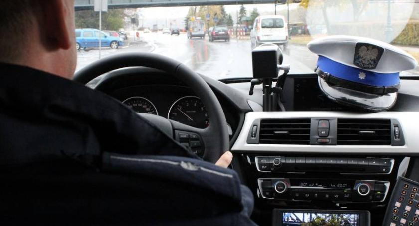 Specjalny patrol krąży po Toruniu. W radiowozie nie tylko policjanci...