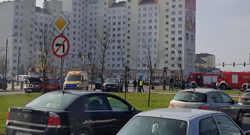 Uwaga! Na Rubinkowie zderzyły się dwa samochody - na miejscu policja i straż [FOTO]