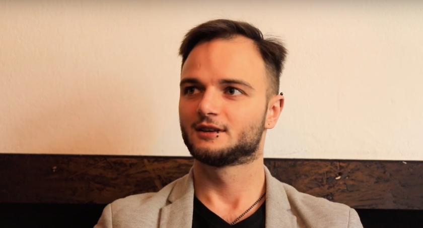 Oskar Piasecki: Nasza kawiarnia jest wyjątkowa z uwagi na koty, ale nie tylko