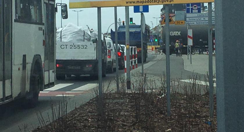 Ta sytuacja na Szosie Chełmińskiej zaskoczyła dziś wielu kierowców...