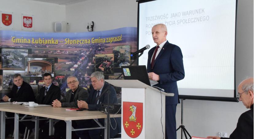 Trzeźwość - warunek rozwoju. W podtoruńskiej gminie rozmawiano o alkoholizmie [FOTO]