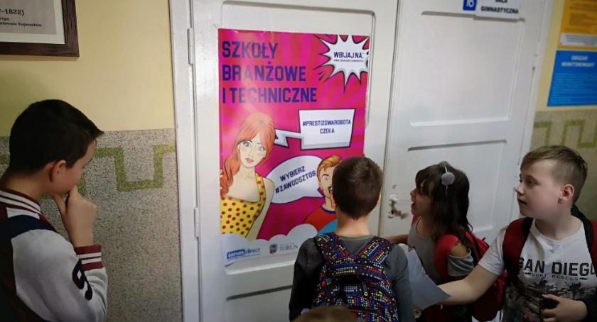 Kampania #zawódsztos ruszyła w podtoruńskich gminach [FOTO]