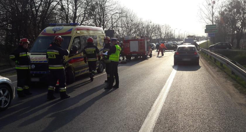 Karetka z pacjentem zderzyła się pod Toruniem z samochodem [FOTO]